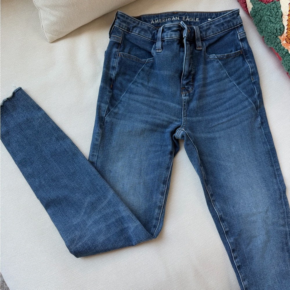 American Eagle Outfitters Skinny Jeans in Medium Blue Wash